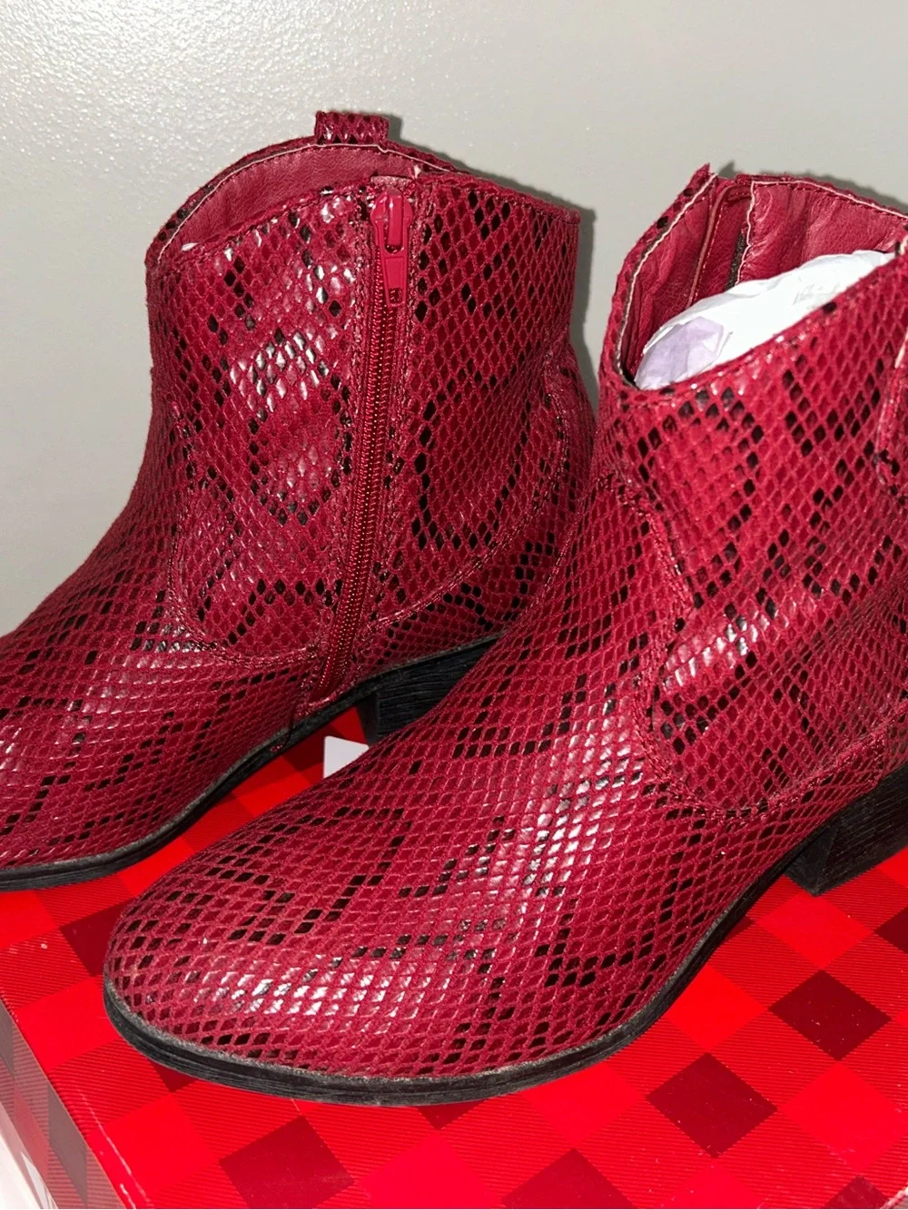 True Craft Red Snake-Embossed Ankle Booties size 8.5